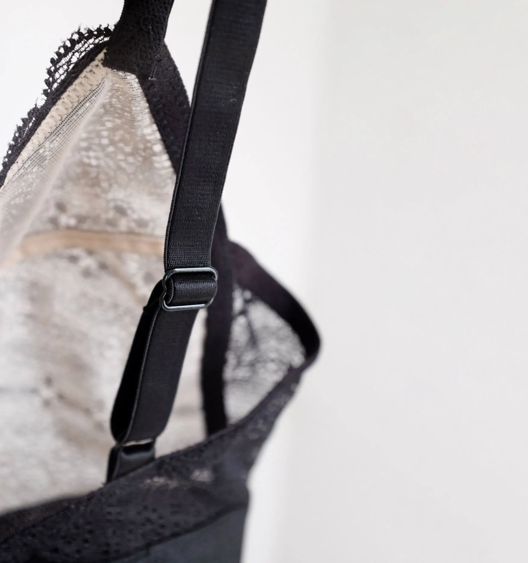 D  lace triangle [Black]