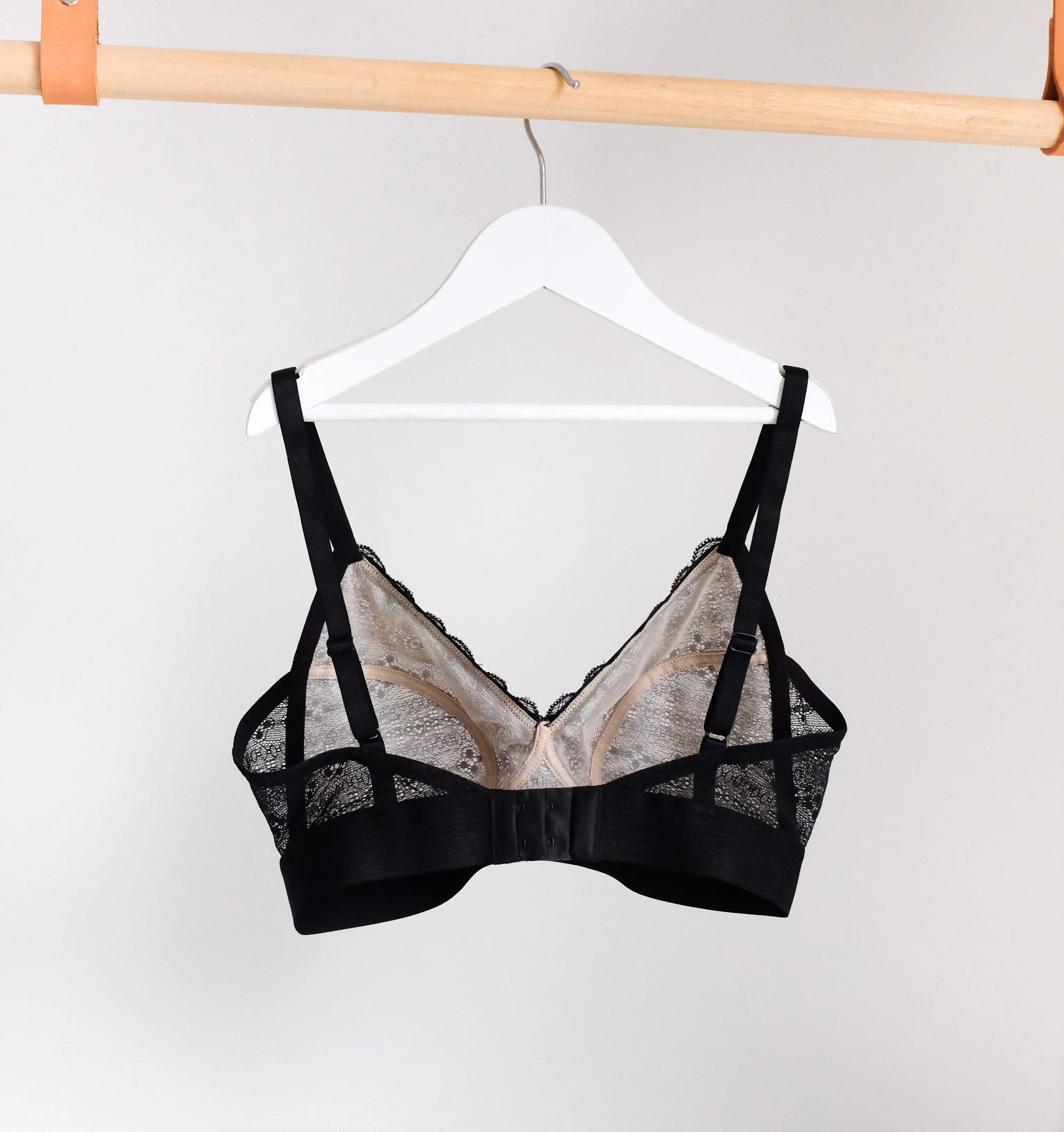 D  lace triangle [Black]