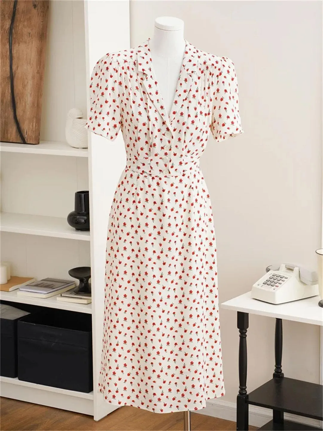 Women's Print Holiday Midi Dress Short Sleeve Turn-Down Collar Waist Cinching with Buttons Robes Dresses